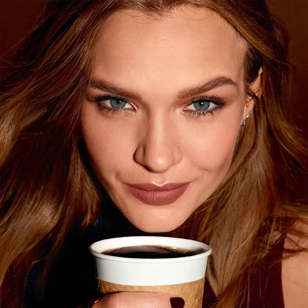 Maybelline SuperStay Matte Ink Lipstick Coffee Collection Limited Edition - 265 Caramel Collector - Nude Lippenstift - 5 Ml 14 Maybelline SuperStay Matte Ink Lipstick Coffee Collection Limited Edition - 265 Caramel Collector - Nude Lippenstift - 5 Ml - Afbeelding 12