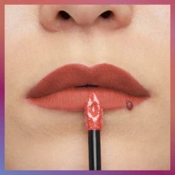 Maybelline New York SuperStay Matte Ink Birthday Collection 400 Show Runner Lippenstift -Cosmetica Discountwinkel prd front 5582389 3 600x600 1